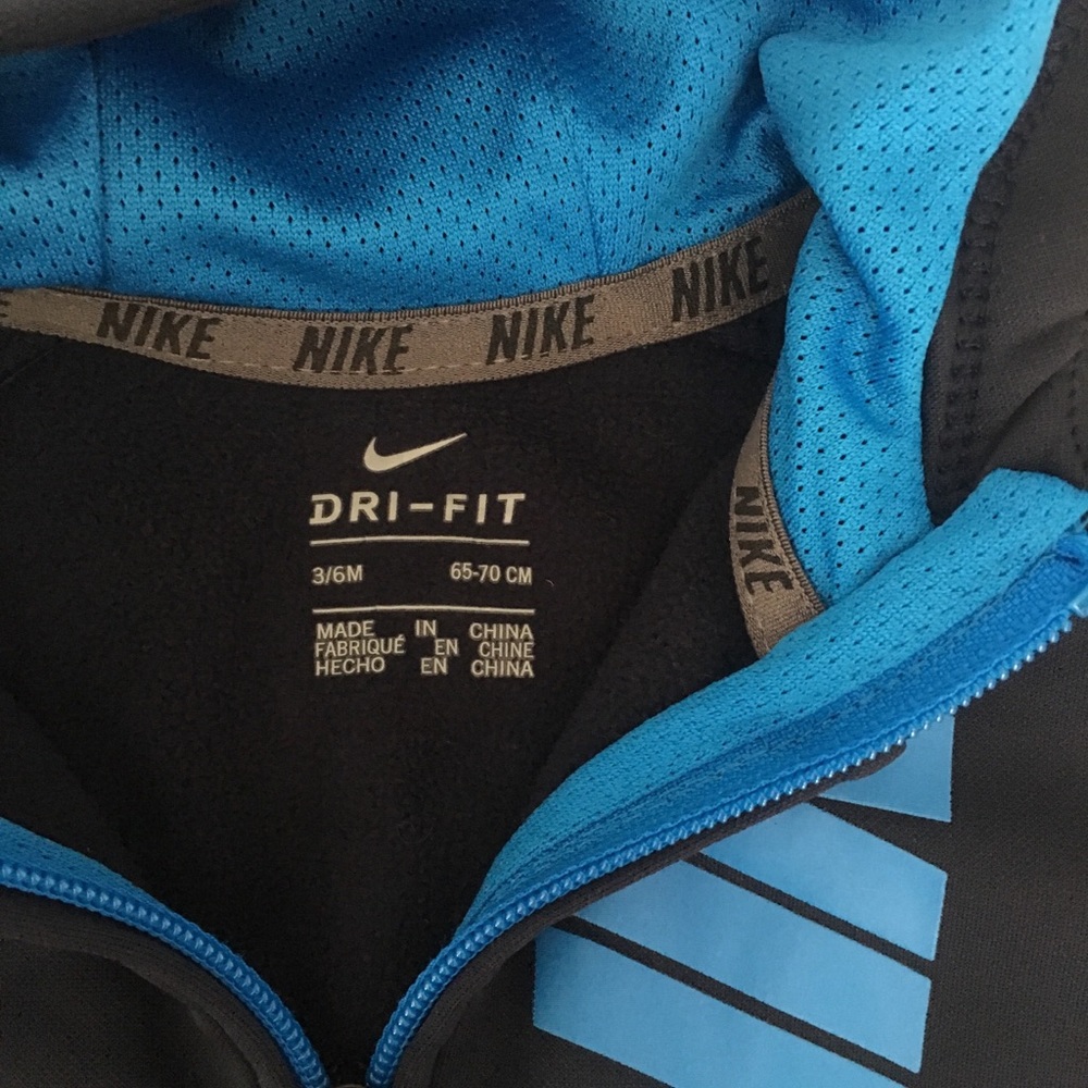 Nike baby boy jumpsuit. 3-6 mo. Navy blue.